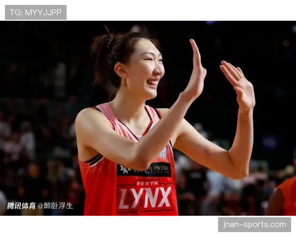 韩旭家里是真有矿？NBA赛场上的她和朋友圈生活画风差太多了吧！